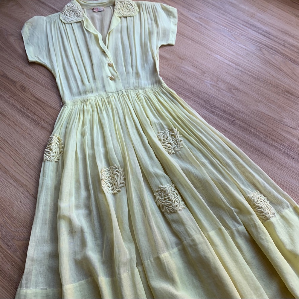 SOLD Vintage | 50’s Pale Yellow Fit and Flare - Picture 7 of 11
